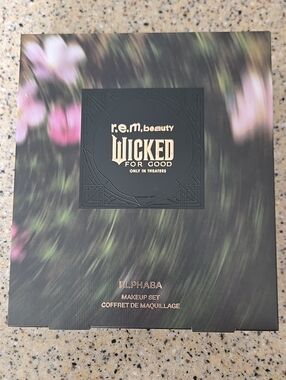 r.e.m. beauty Wicked For Good Elphaba Makeup Set